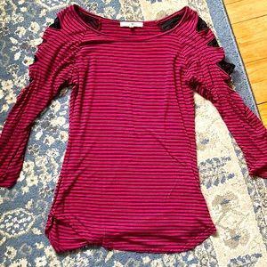 3/4 sleeve shirt with lace on the sleeves